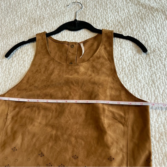 ✨ Free People Women’s Brown Suede Scallop Tank Top Small - Picture 7 of 8